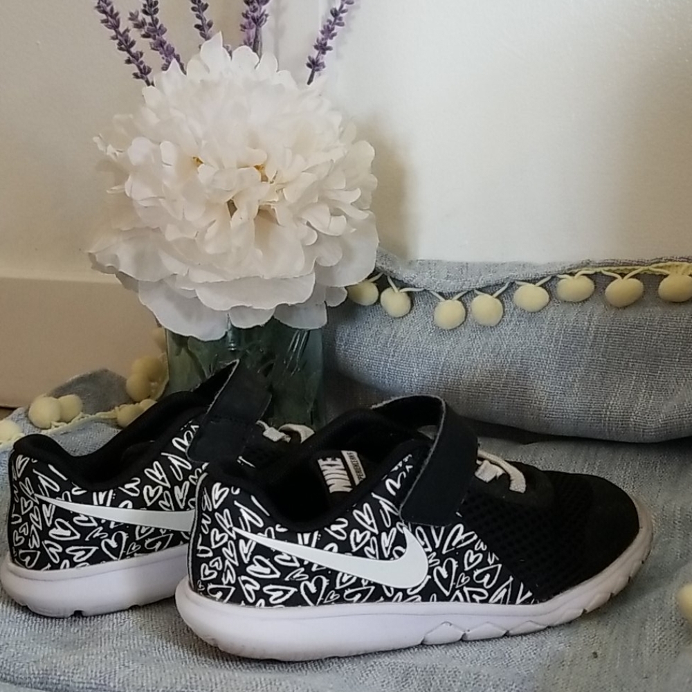 Nike Tennis Shoes